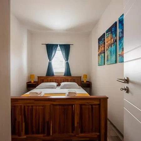 Apartment With A Parking Space Kastel Gomilica, - 22589