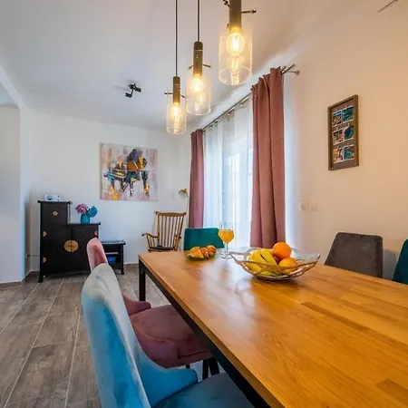 Apartment With A Parking Space Kastel Gomilica, - 22589 *