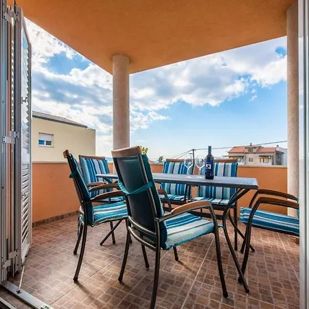 Apartamento With A Parking Space Kastel Gomilica, - 22589 Kaštela
